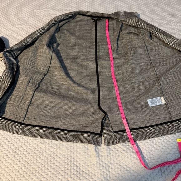 Banana Republic Black and White Plaid Blazer |Very Good Condition - Picture 6 of 8